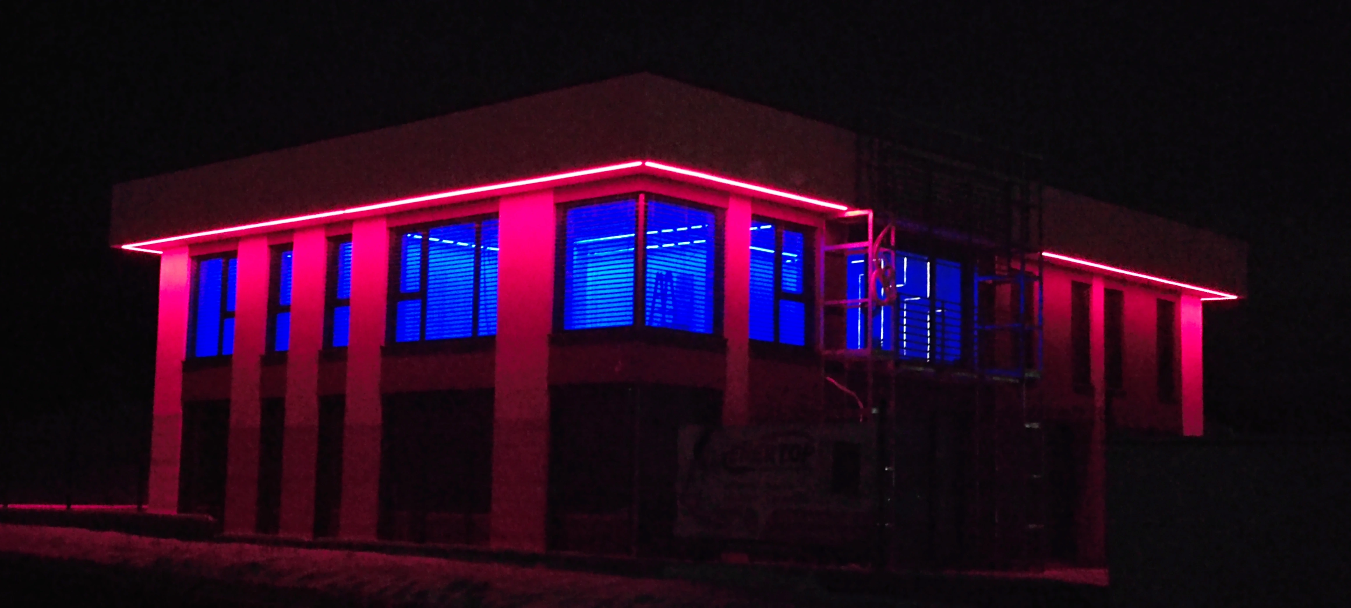 Realizácia exteriérového LED osvetlenia budovy