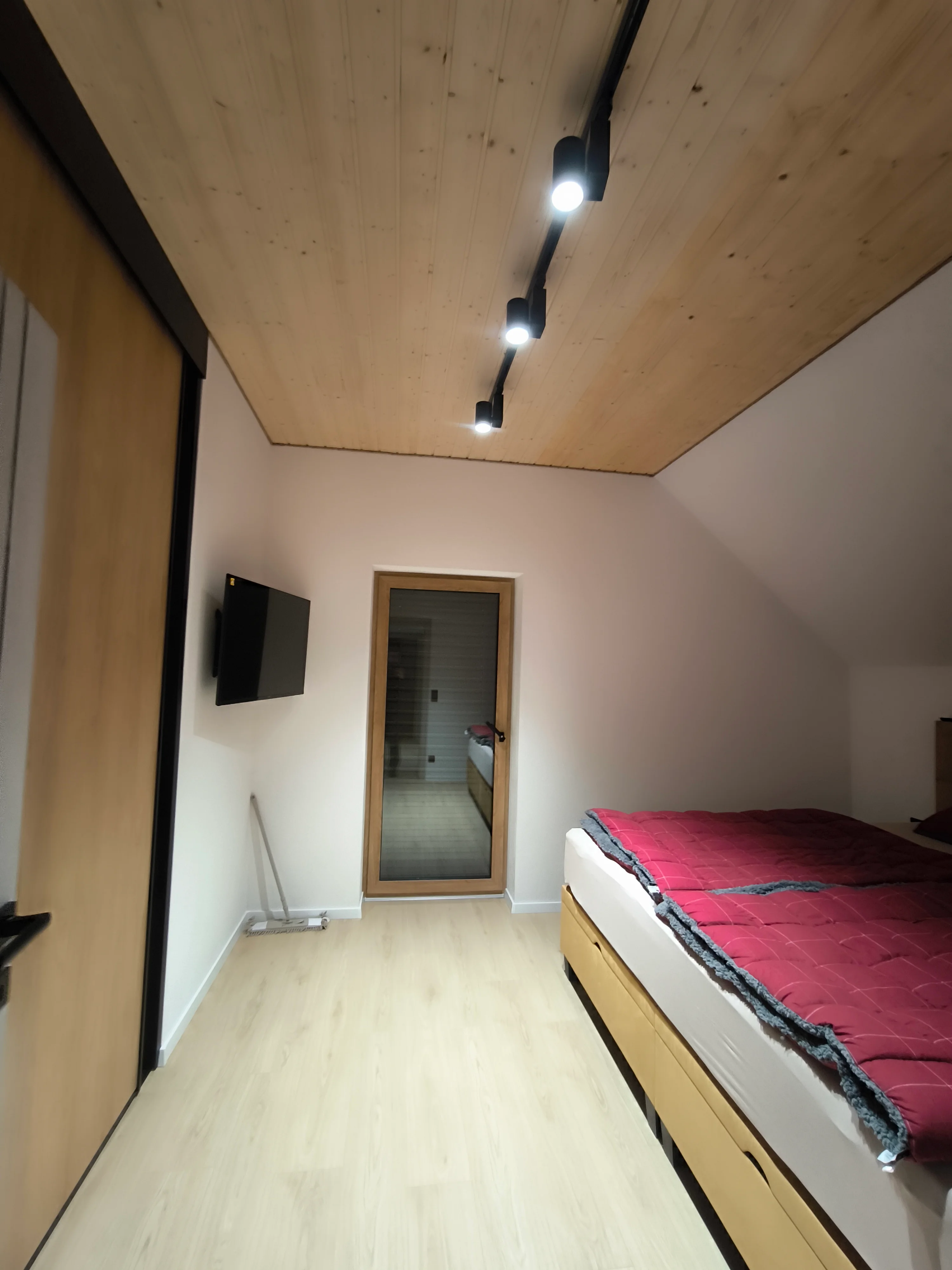 Elektroinštalácia a osvetlenie spálne